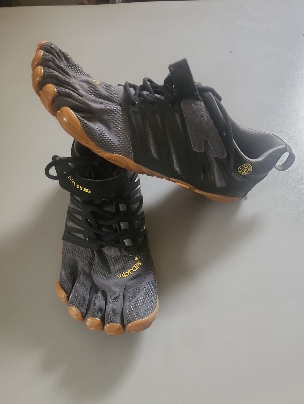 Vibram FiveFingers Men's Black with Gum Sole Toe Shoes